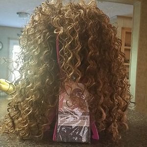Curly wig with stand & cap